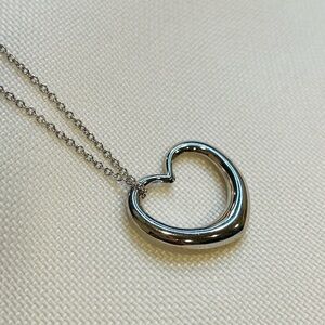 18k White Gold Open Heart Pendant Necklace